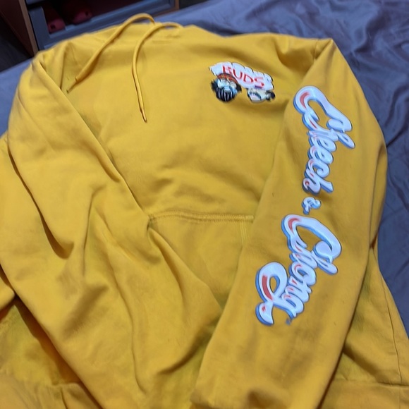 selling clothes thats dont fit me. - Picture 2 of 3